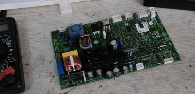 Ремонт холодильника Hitachi R-V542PU3 в СПб по Яхтенная ул., д. 18